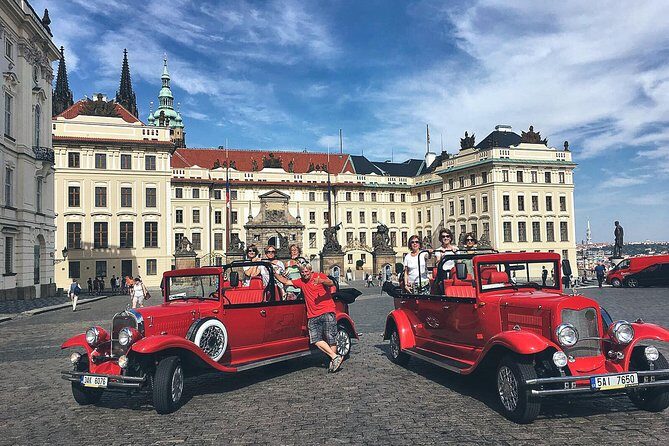 1,5 hour oldtimer convertible Prague sightseeing tour - Pickup in the city centre: how to protect your tour time