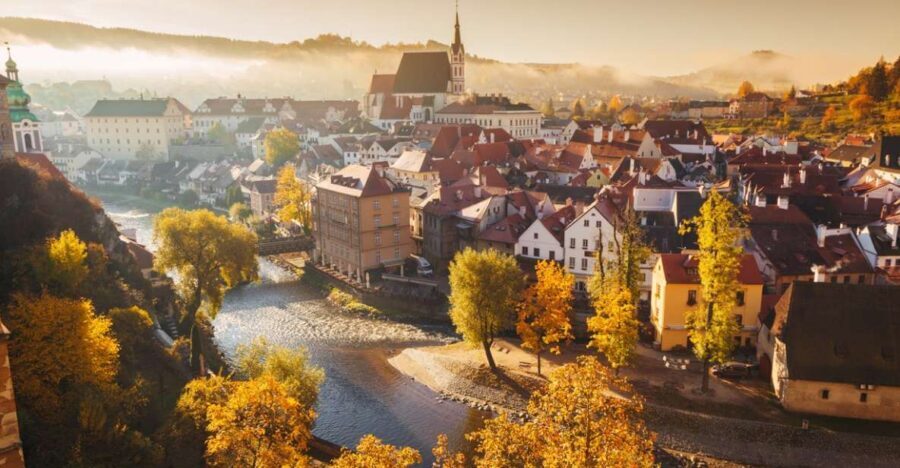 Český Krumlov: Half-Day Medieval Architecture Walking Tour - Meeting at Svornosti Square: Your Fast Orientation to the Old Town