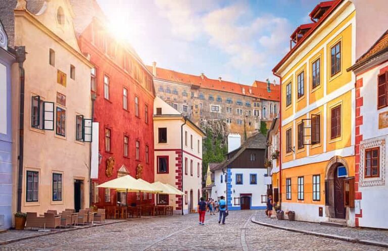 Cesky Krumlov: Private 2-Hour City Walking Tour - Renaissance and Jesuit-era stops that explain the town’s power