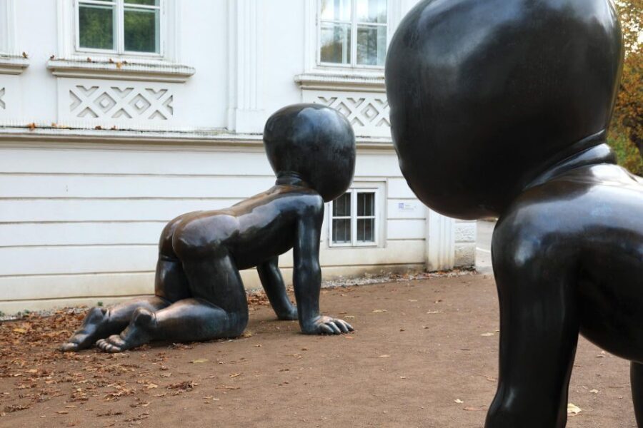 Contemporary art tour in Prague: the works of David Černý - The 90-Minute Format: How You See 10 Works Without Getting Tired