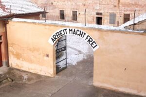 From Prague: All-inclusive Bus Tour to Terezin Memorial - Meeting at Parizská: where to find the yellow kiosk