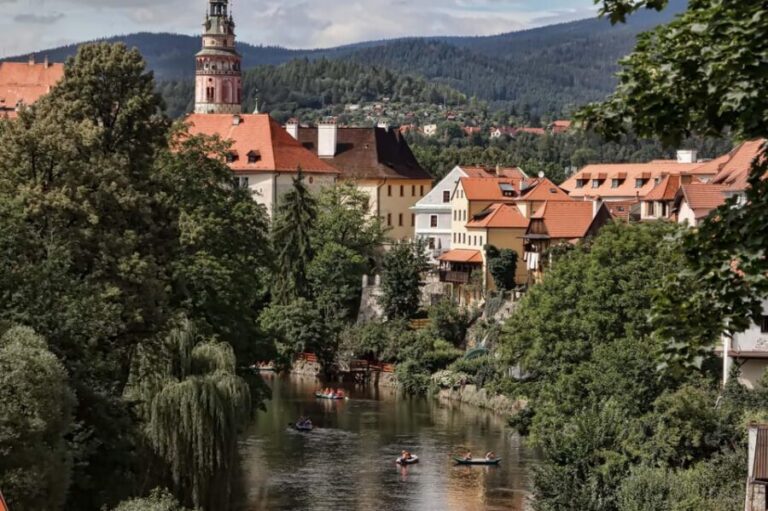 From Prague: Český Krumlov Full-Day Tour with Pickup - Castle Courtyards With Filip and Ondřej: What the Guided Part Really Adds