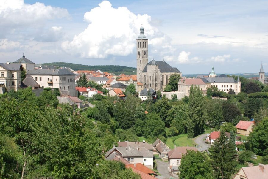 From Prague: Kutna Hora Walking Tour & St. Barbara Cathedral - Prague meeting point and the bus ride you should plan for
