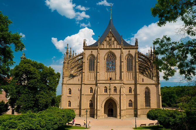 Kutna Hora Private day trip from Prague with lunch, admission and local treat - How the pickup and transportation make the day easier