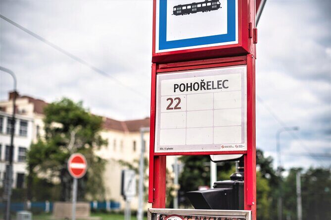 Prague: 1-Hour Castle Tour With Fast-GET Admission Ticket - Finding your guide at Pohořelec (tram 22) by Tycho and Kepler