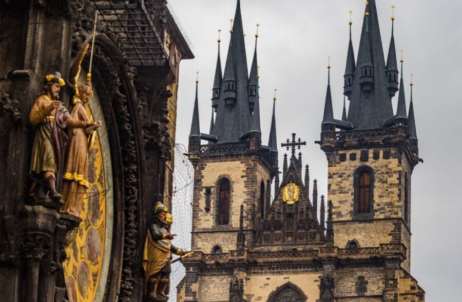 Prague: 3-Hour Walking Tour of Old Town & Prague Castle - Old Town Legends to Charles Bridge: turning a walk into a storyline
