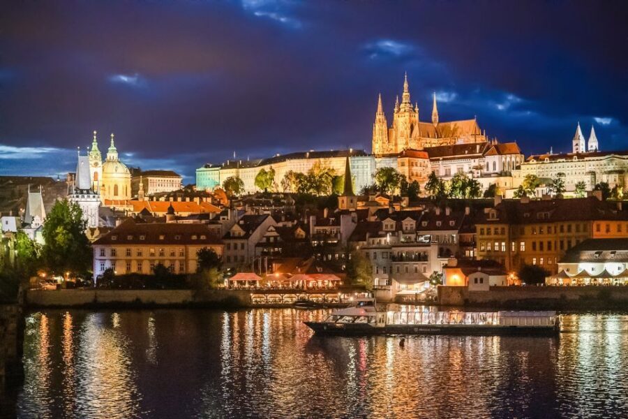 Prague: 50-Minute Sightseeing Evening Cruise - Charles Bridge Area: The Famous Bridge, Lit Up