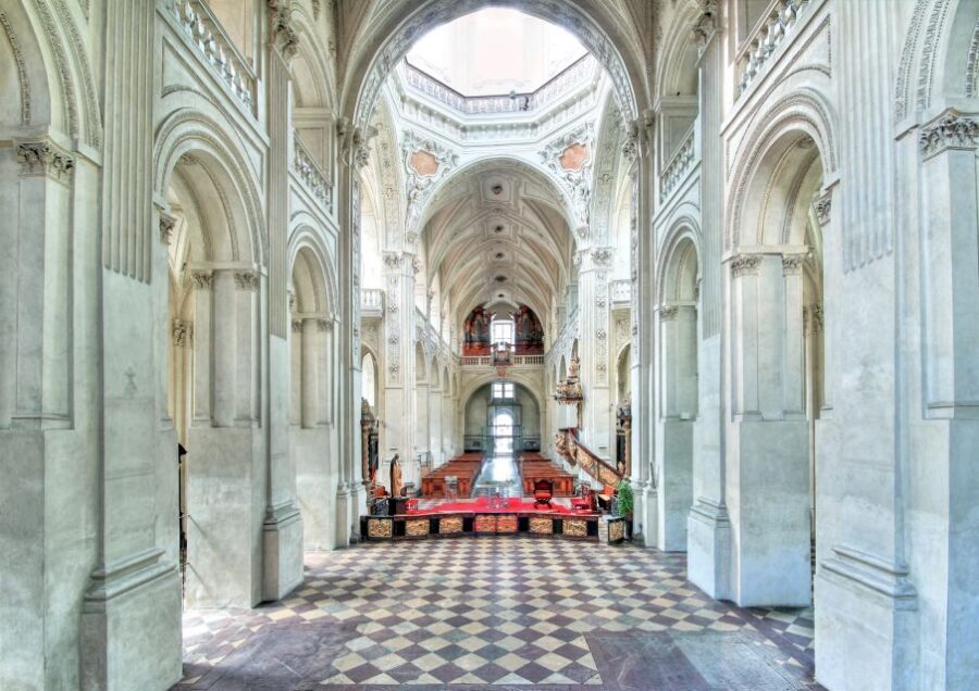 Prague: A. Vivaldi Four Seasons at St. Salvator Church - The soloists and orchestra setup (and what to listen for)