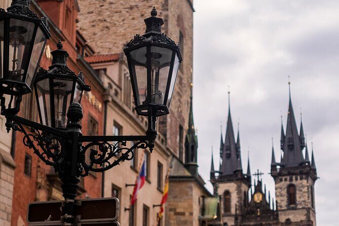 Prague Astronomical Clock Tower Ticket+20min Intro & opt. E-guide - The 20-minute English introduction: what you learn before you climb