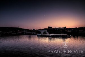 Prague Boats 3-hours Crystal Dinner Cruise - The Buffet Dinner: Good Value, But Know the Flow