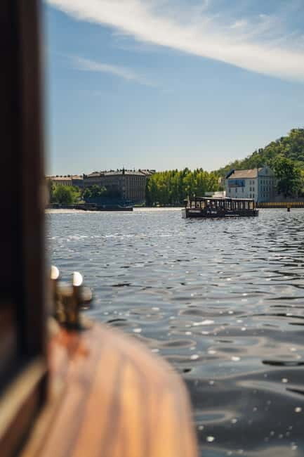 Prague: Canal Cruise Around Charles Bridge - Audio guide in 19 languages: you control the experience