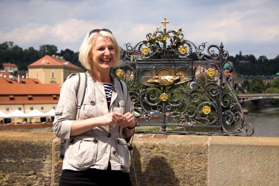 Prague: Castle and Jewish Quarter Tour with Cruise and Lunch - Meeting King Charles IV and Getting Oriented Fast