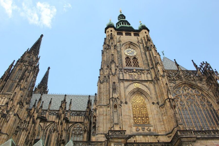 Prague Castle: Small-Group Tour with Visit to Interiors - St. Vitus Cathedral: coronation place, guided for 50 minutes