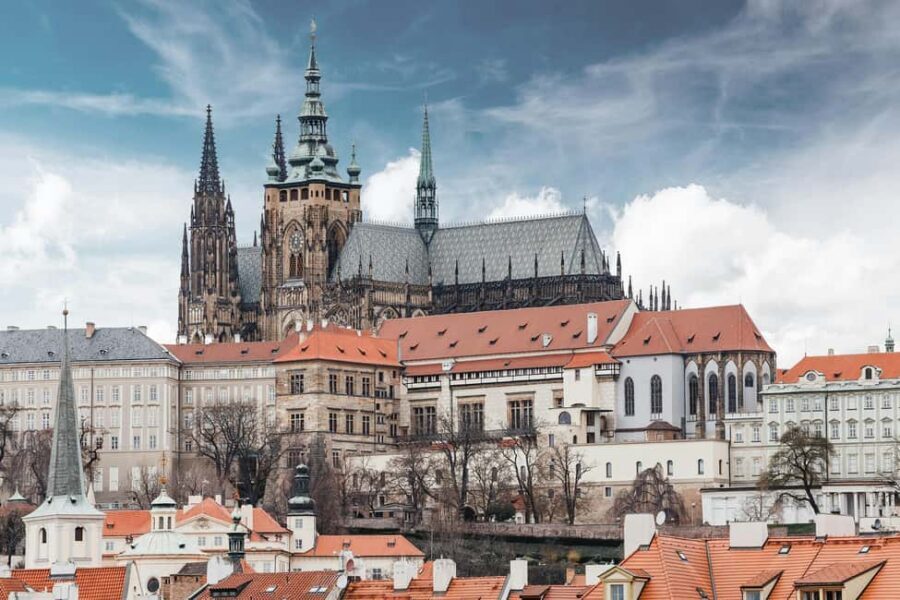 Prague Castle St. Vitus Cathedral, Royal Palace, St. George's Basilica - Where to meet at the Pražský hrad streetcar stop