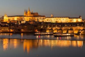 Prague: City Tour and Dinner Cruise with Hotel Pickup - The 45-minute minibus loop: Old Town, Jewish Quarter, New Town