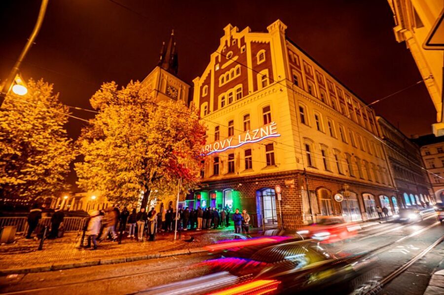 Prague: Entry ticket to Ice Pub Prague with Nightclub Option - The 20-minute ice-bar experience: sculptures, ice thrones, and fast photos