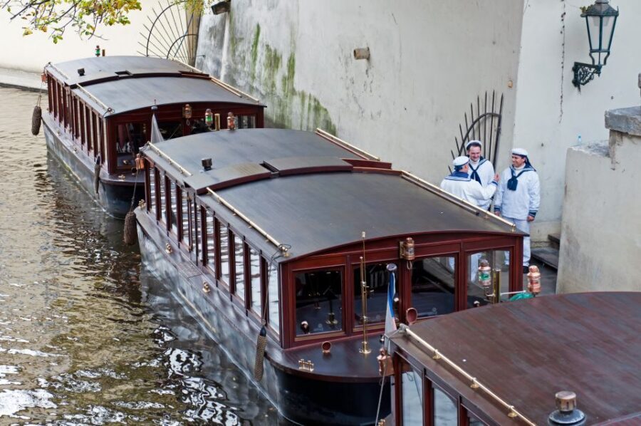 Prague: Full-Day Tour with Lunch and River Boat Cruise - Tram up to Prague Castle: pacing the climb with public transport