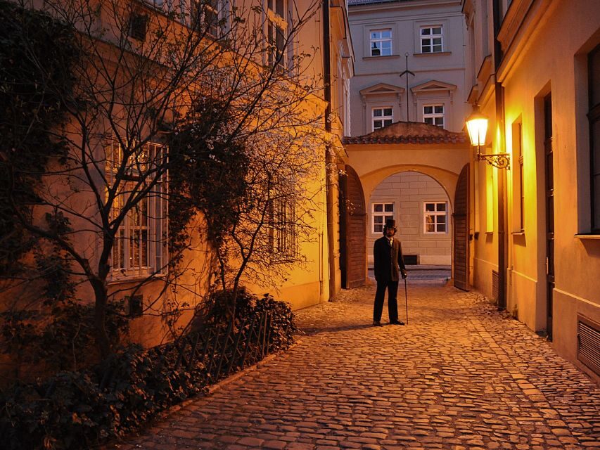 Prague: Ghost Tour - Meeting at the Astronomical Clock area: what to look for before you start