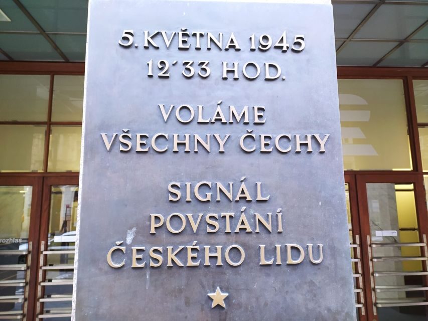 Prague: Historical Walking Tour with Focus on World War 2 - Meeting outside Skautský Institut: quick start, no guessing