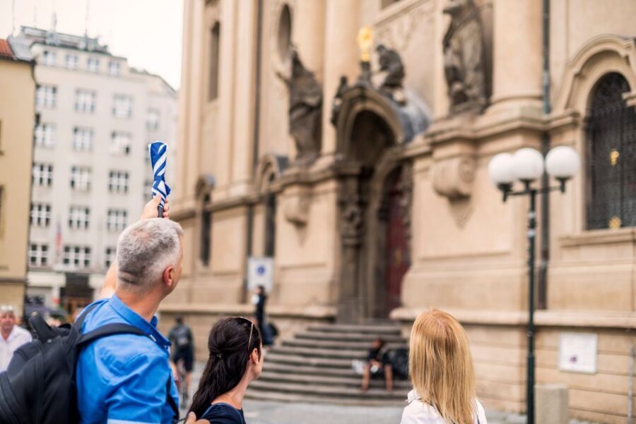 Prague: Old Town and Jewish Quarter Guided Walking Tour - The guide is half the experience: what you should look for