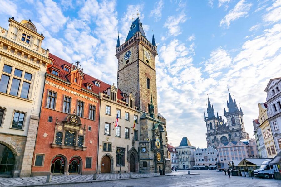 Prague: Old Town Guided Walking Tour and City Boat Ride - Jewish quarter to the Old Town icons: how the walking route works