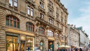 Prague: Pilsner Urquell Experience & Beer Tasting - Headphones On: How The Audio Guide Keeps You Moving