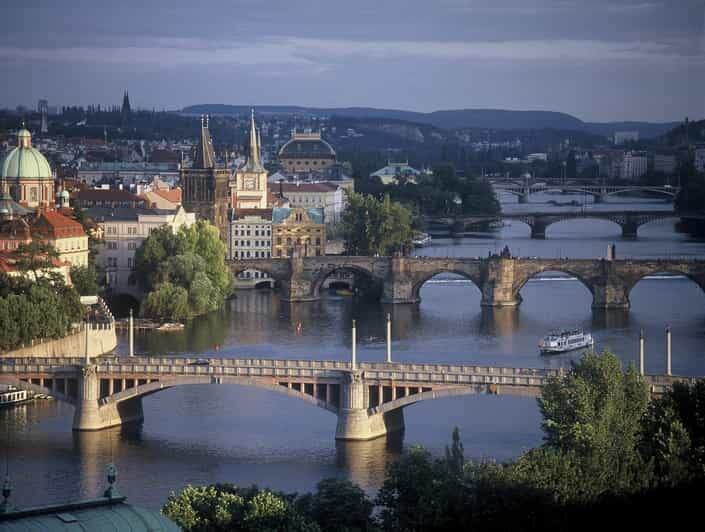 Prague: River Cruise with Transfer to Pier - What You’ll See on the Vltava: Rudolfinum, Straka Academy, and Castle Views