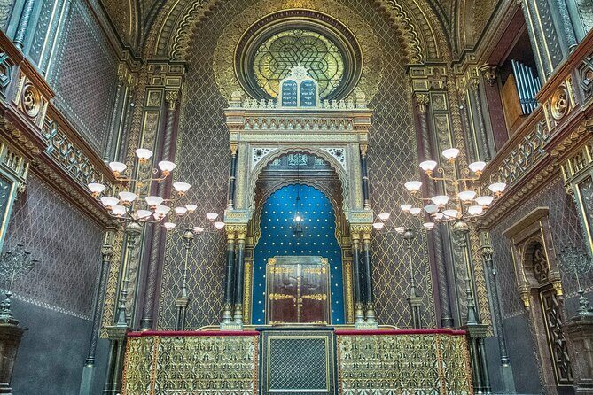 Prague: Synagogues and Jewish Quarter Private Walking Tour - How the licensed guide changes the experience