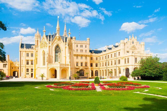 Prague-Vienna One-Way Sightseeing Day Tour - Who should book this one-way day tour