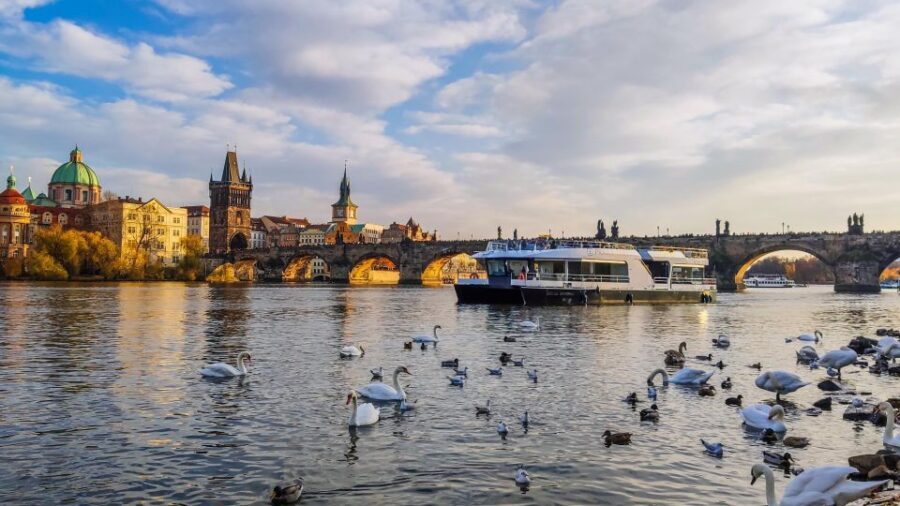 Prague: Vltava River Sightseeing Cruise - Pier 4 Check-In: QR Scan and Getting Seated Fast