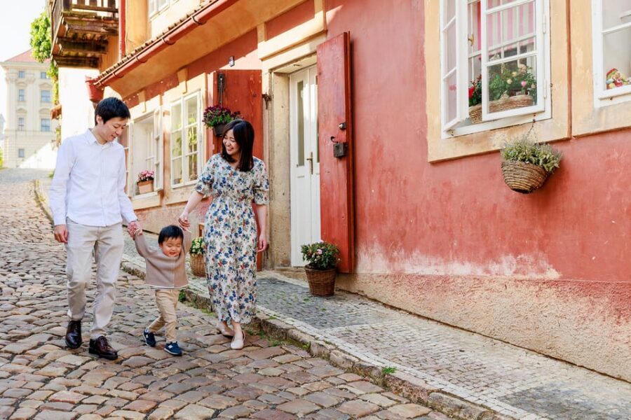 Private Prague Sunrise Photoshoot + Walking Tour - Leah’s guide license turns photos into context