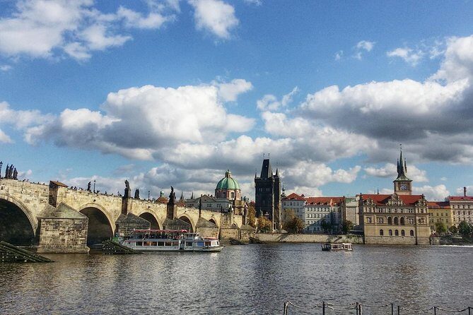 Shared Departure Transfer: Prague Hotel to Prague Airport - Ride setup: comfort, air-conditioning, and the small-group advantage