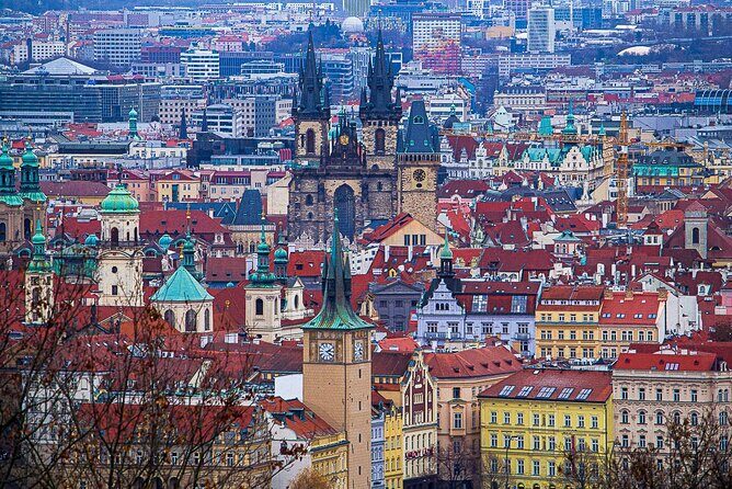 Walking through ages: 11th to 21st century, Prague flavoured - Prague Castle: the seat of power you can actually see from outside