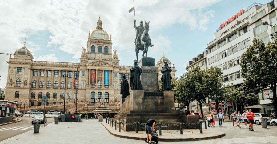 Walking tour of Prague in French : Nové Město - Meeting at Jindřišská věž: how to start smoothly